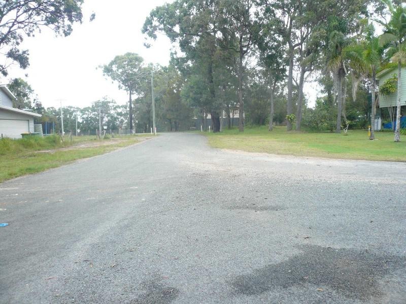 14 Blue Bay Crescent, Macleay Island QLD 4184