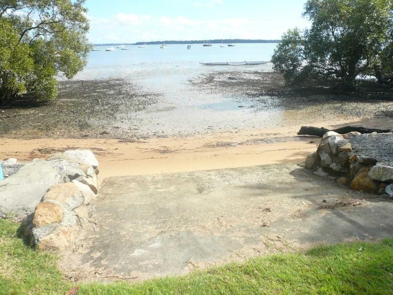 19 Coondooroopa Drive, Macleay Island QLD 4184
