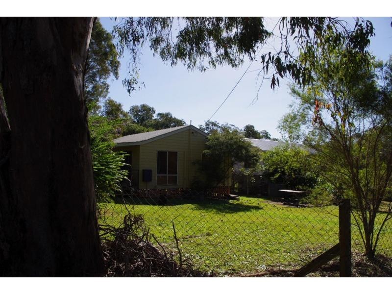 1 Con Street, Macleay Island QLD 4184