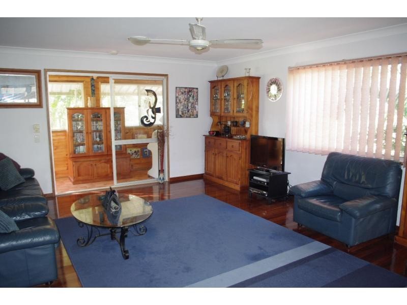 16 Mango Crescent, Macleay Island QLD 4184