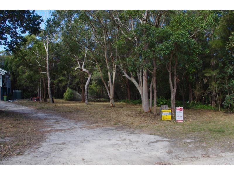 12 President Terrace, Macleay Island QLD 4184