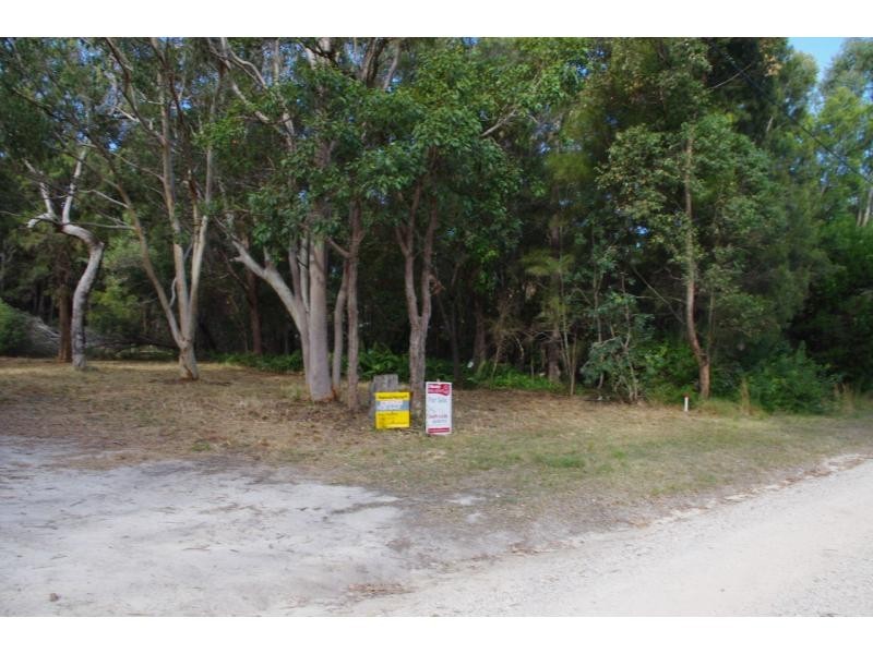 12 President Terrace, Macleay Island QLD 4184
