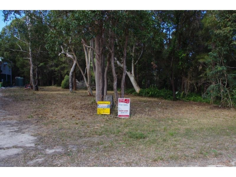 12 President Terrace, Macleay Island QLD 4184