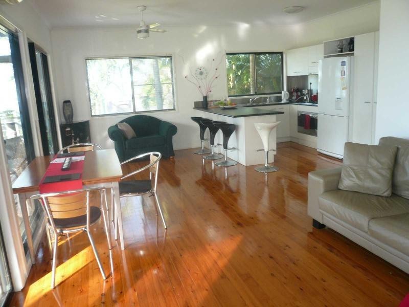 8 Cowes Street, Macleay Island QLD 4184