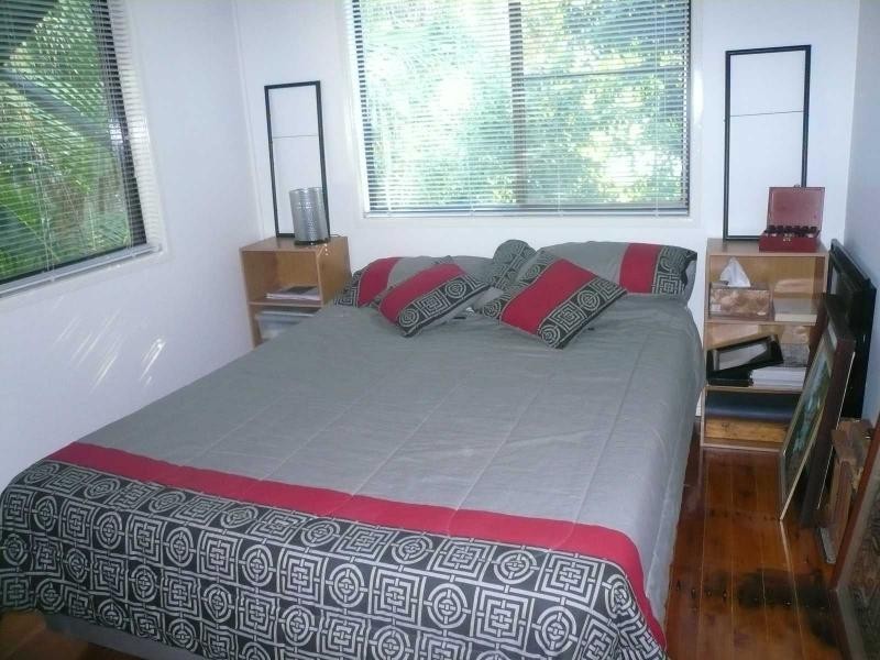 8 Cowes Street, Macleay Island QLD 4184