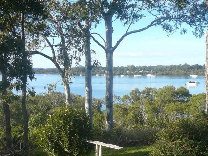 8 Cowes Street, Macleay Island QLD 4184