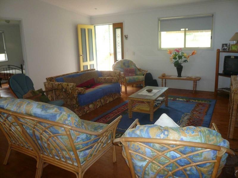 4 Alkira Street, Macleay Island QLD 4184