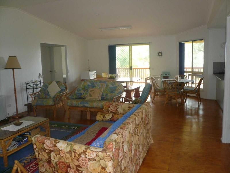 4 Alkira Street, Macleay Island QLD 4184