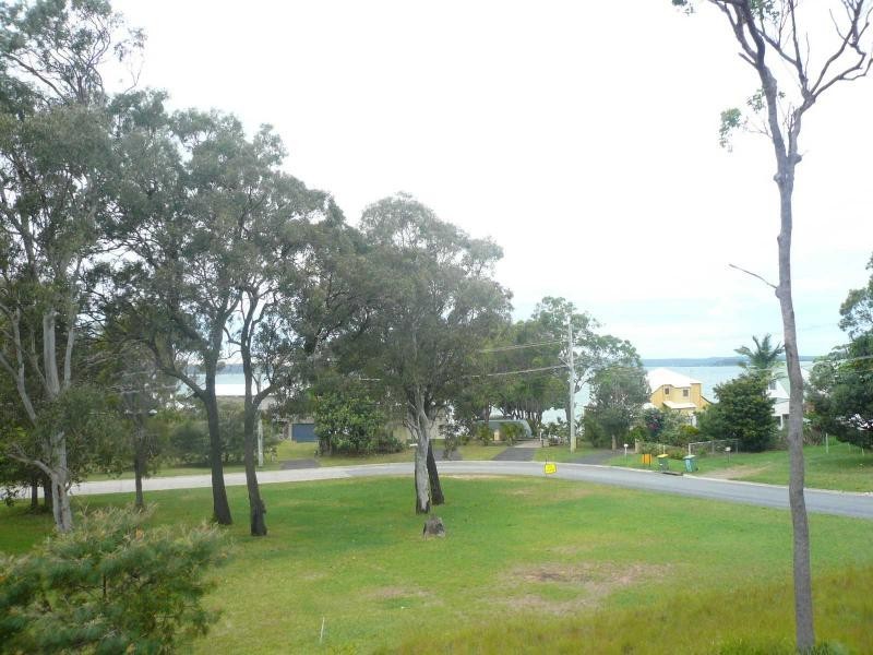 4 Alkira Street, Macleay Island QLD 4184