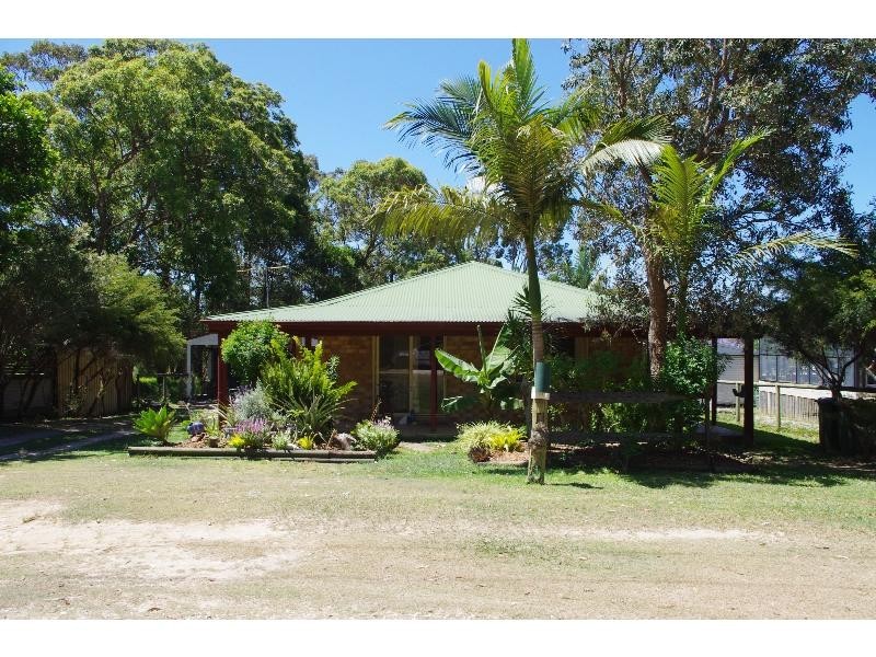 11 Vine Street, Macleay Island QLD 4184