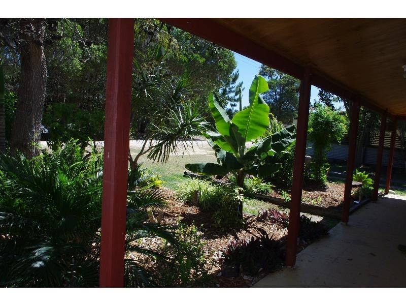 11 Vine Street, Macleay Island QLD 4184