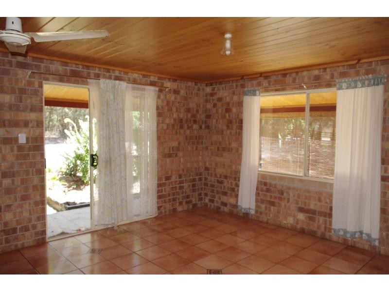 11 Vine Street, Macleay Island QLD 4184