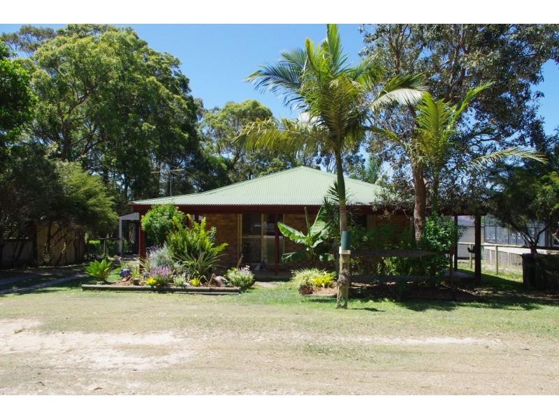 11 Vine Street, Macleay Island QLD 4184