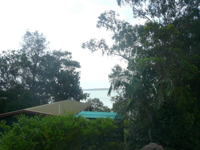 18 Kim Crescent, Macleay Island QLD 4184