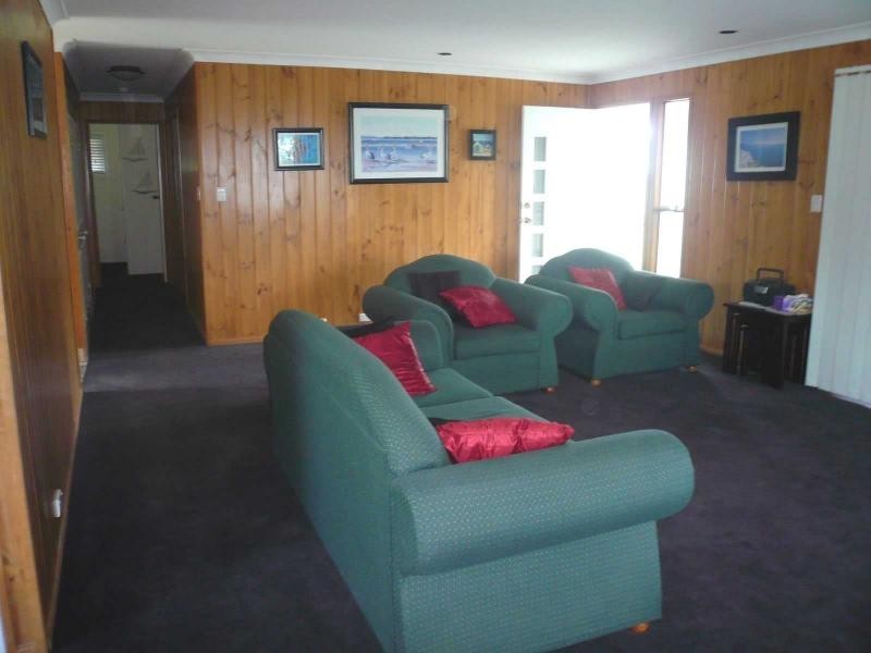 18 Kim Crescent, Macleay Island QLD 4184