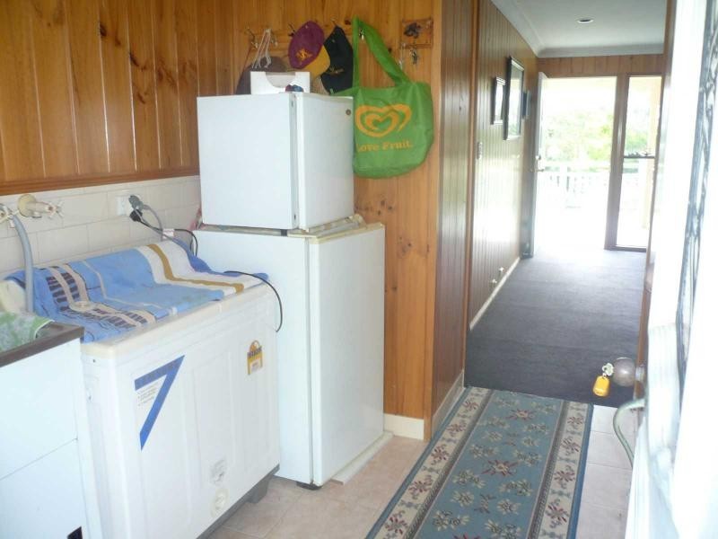 18 Kim Crescent, Macleay Island QLD 4184
