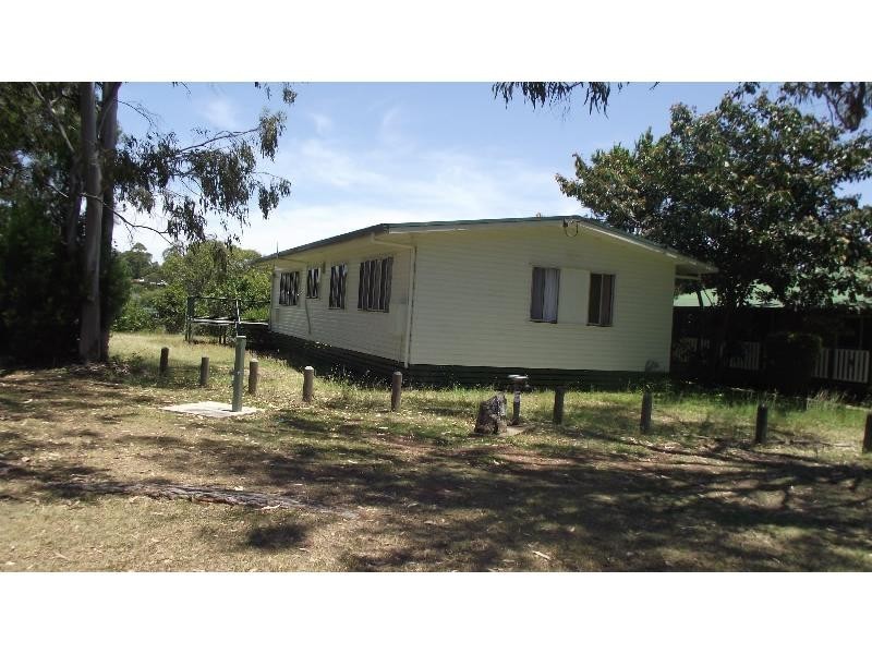 22 Cotton Tree Avenue, Macleay Island QLD 4184