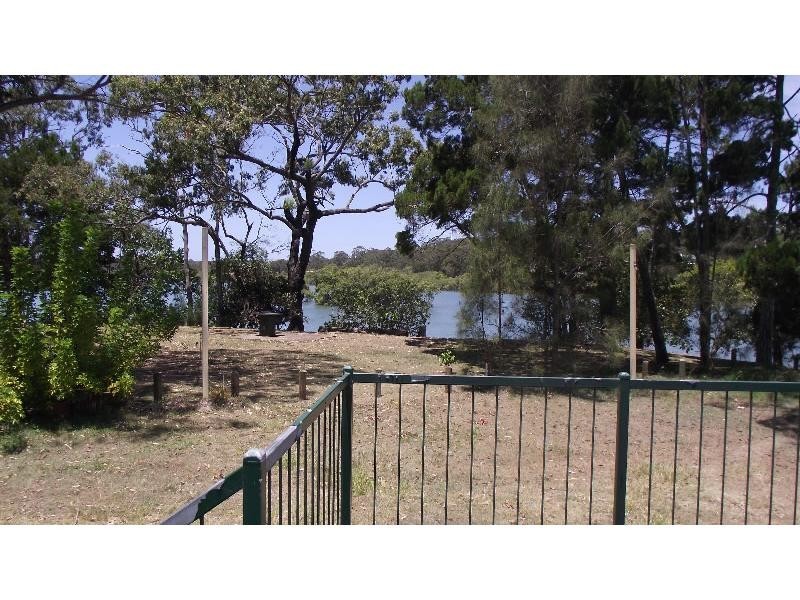 22 Cotton Tree Avenue, Macleay Island QLD 4184
