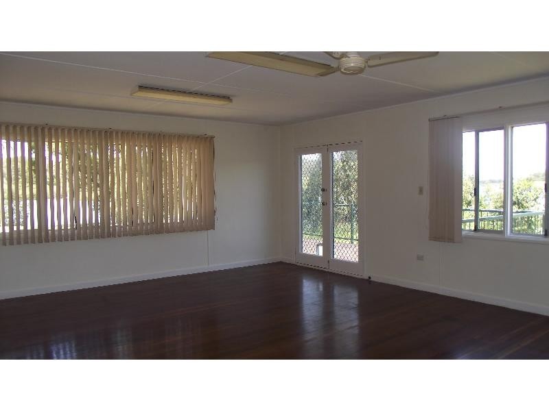 22 Cotton Tree Avenue, Macleay Island QLD 4184