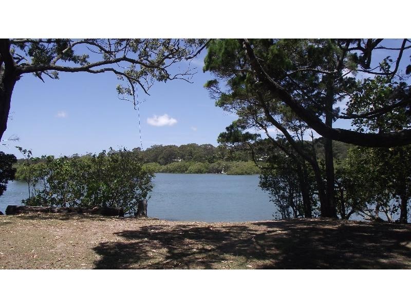 22 Cotton Tree Avenue, Macleay Island QLD 4184