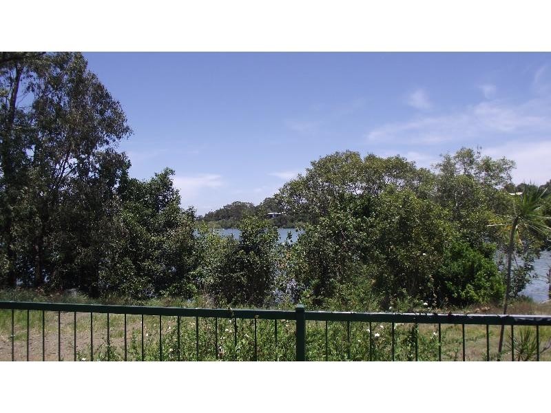22 Cotton Tree Avenue, Macleay Island QLD 4184