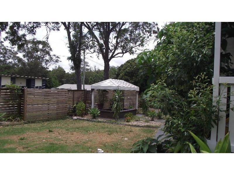 6 Hamilton Parade, Macleay Island QLD 4184