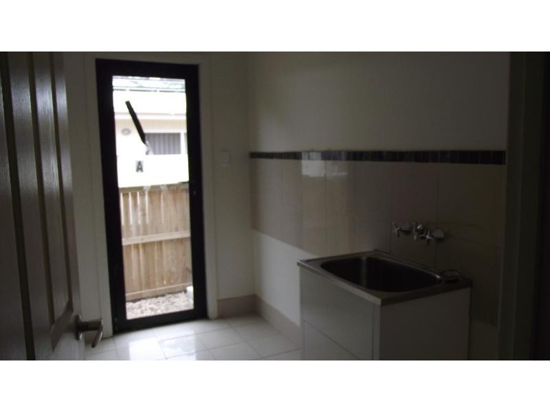 6 Hamilton Parade, Macleay Island QLD 4184