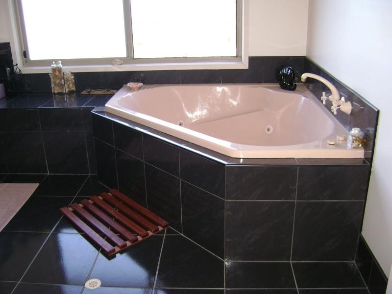 10 Koonwarra Parade, Macleay Island QLD 4184