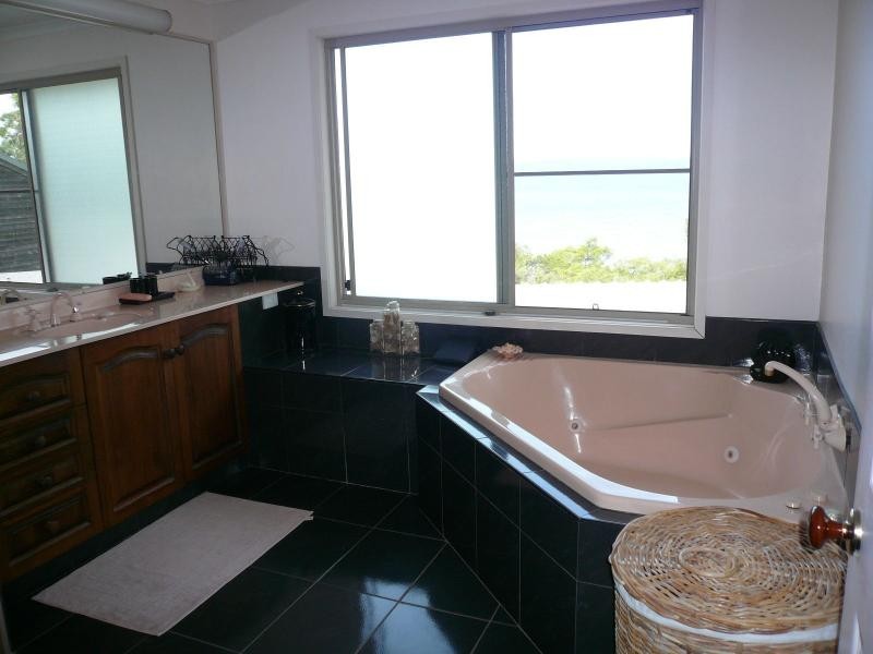 10 Koonwarra Parade, Macleay Island QLD 4184