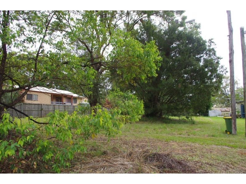 27 President Terrace, Macleay Island QLD 4184