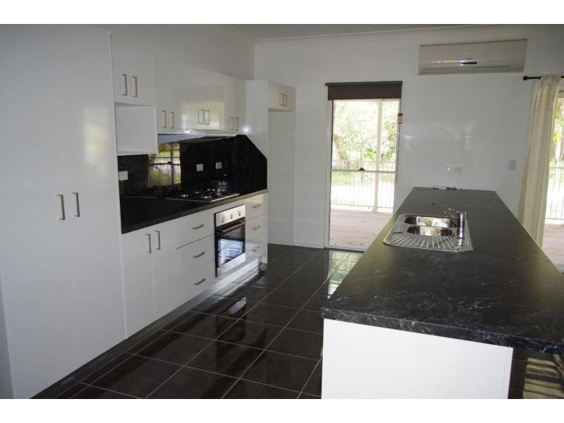 2 Sandpiper Street, Macleay Island QLD 4184