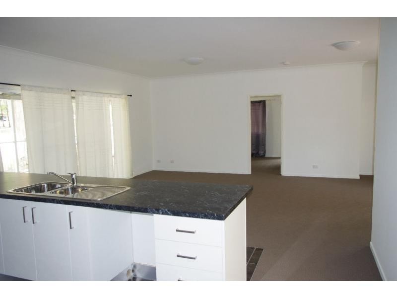 2 Sandpiper Street, Macleay Island QLD 4184