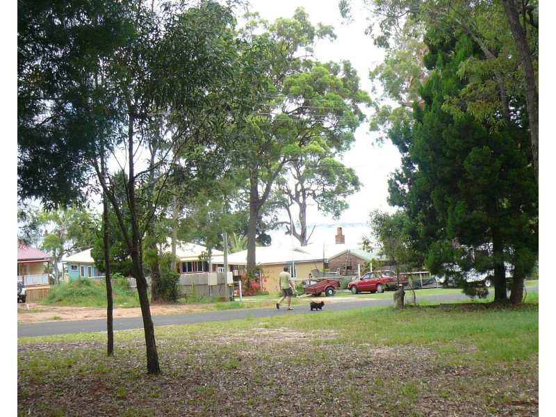 24 Coast Road, Macleay Island QLD 4184