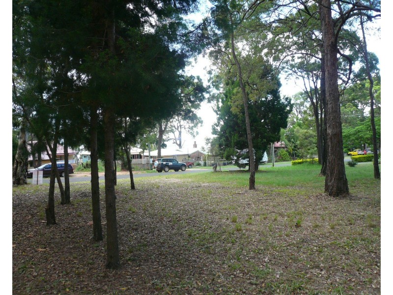 24 Coast Road, Macleay Island QLD 4184