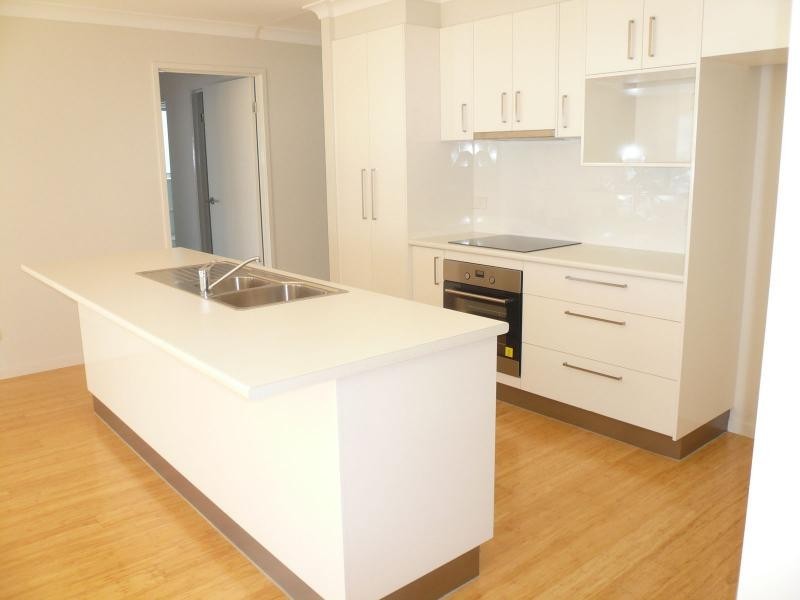 23 Cliff Terrace, Macleay Island QLD 4184