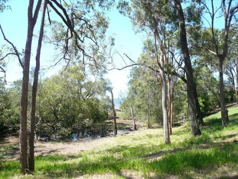 31 Blue Bay Crescent, Macleay Island QLD 4184