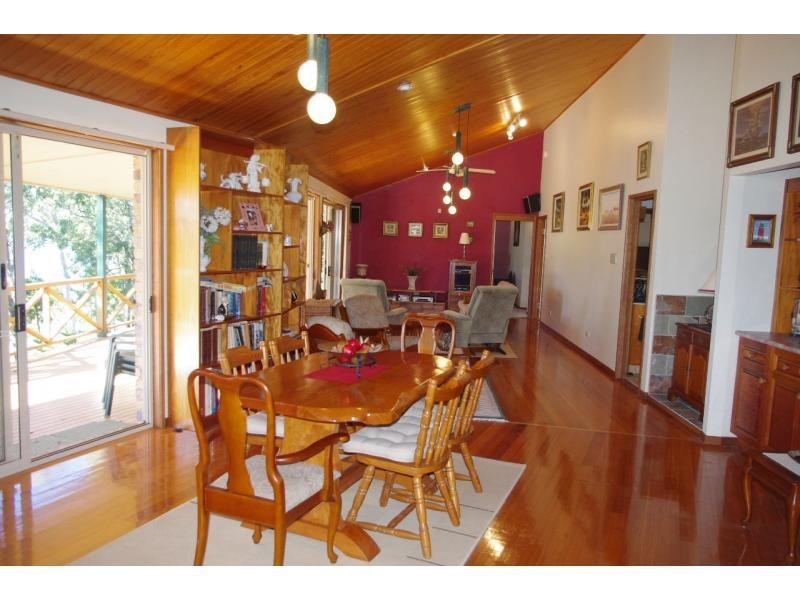 24 Weeroona Avenue, Macleay Island QLD 4184