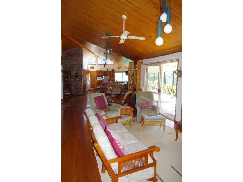 24 Weeroona Avenue, Macleay Island QLD 4184