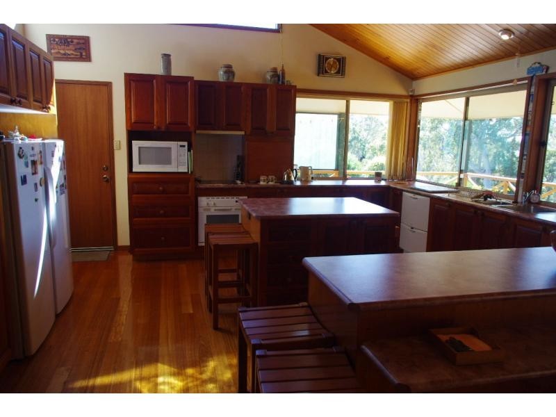 24 Weeroona Avenue, Macleay Island QLD 4184