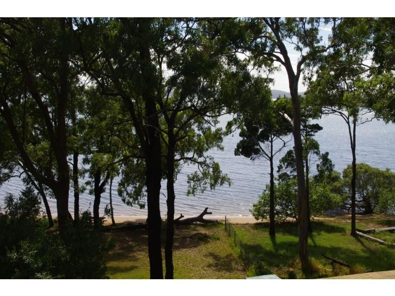 24 Weeroona Avenue, Macleay Island QLD 4184