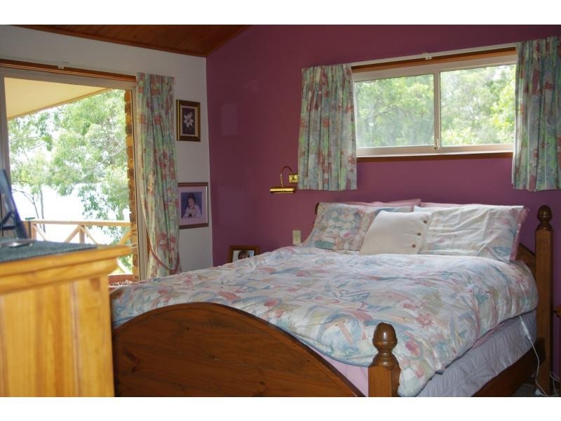 24 Weeroona Avenue, Macleay Island QLD 4184