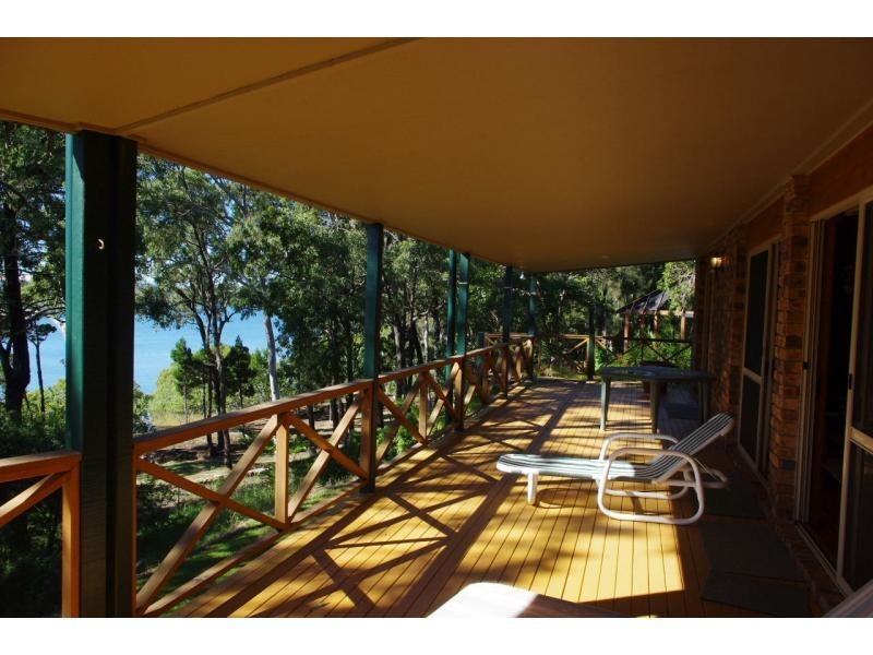 24 Weeroona Avenue, Macleay Island QLD 4184
