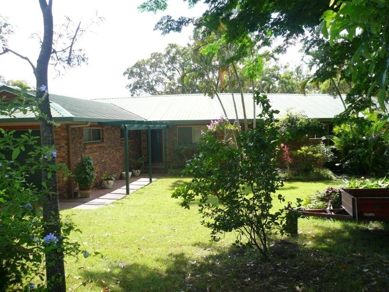 24 Weeroona Avenue, Macleay Island QLD 4184
