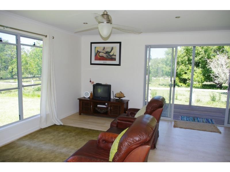 17 Cressy Street, Macleay Island QLD 4184