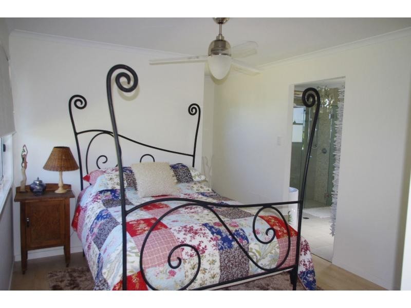 17 Cressy Street, Macleay Island QLD 4184