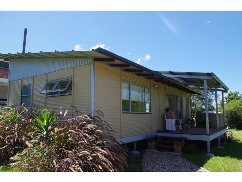 17 Cressy Street, Macleay Island QLD 4184