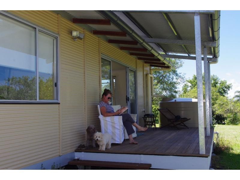 17 Cressy Street, Macleay Island QLD 4184