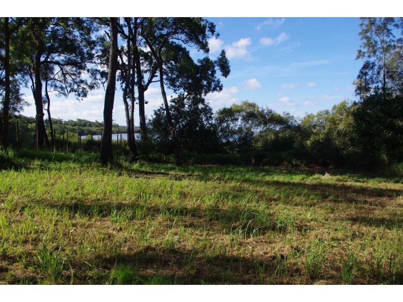 39 Blue Bay Crescent, Macleay Island QLD 4184