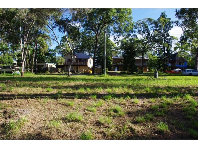 39 Blue Bay Crescent, Macleay Island QLD 4184