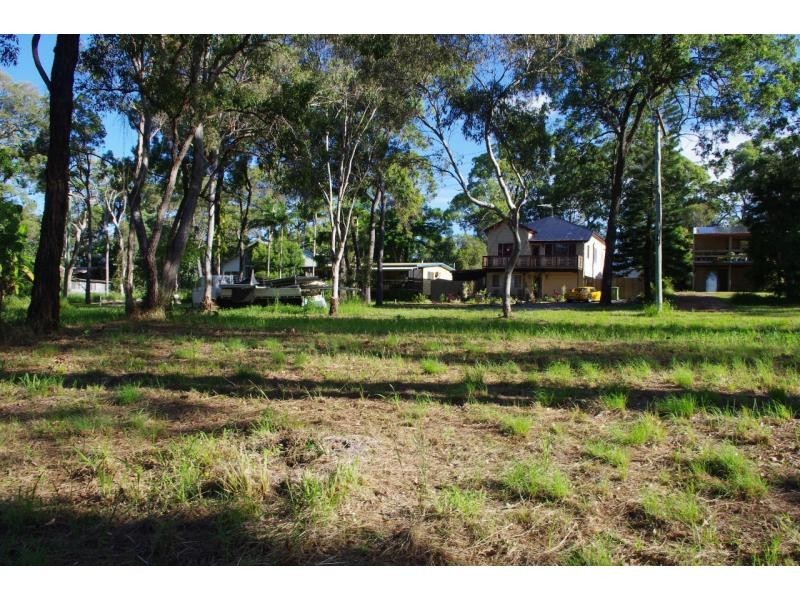 39 Blue Bay Crescent, Macleay Island QLD 4184